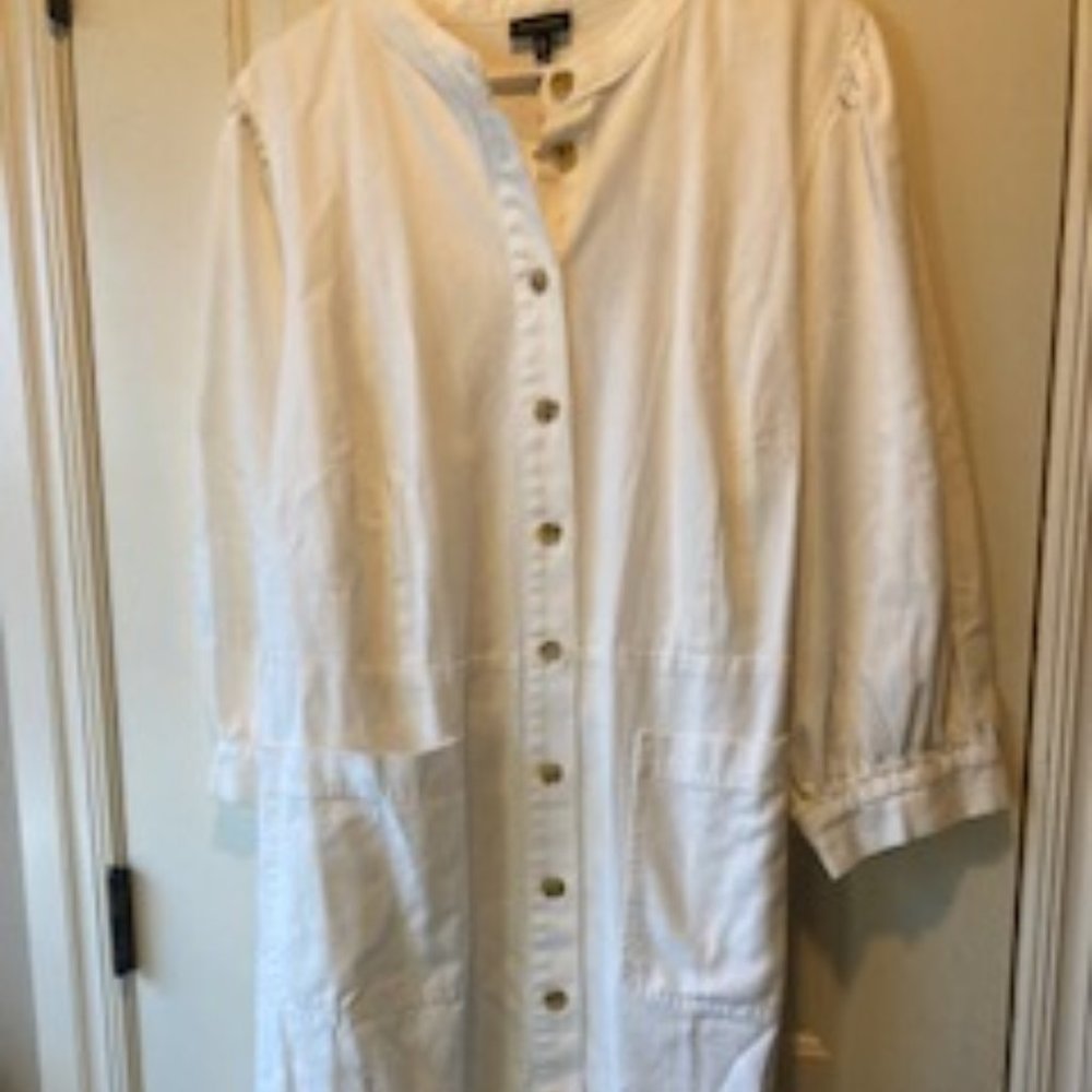Who What Wear 2x Bright White trench coat with bone colored buttons